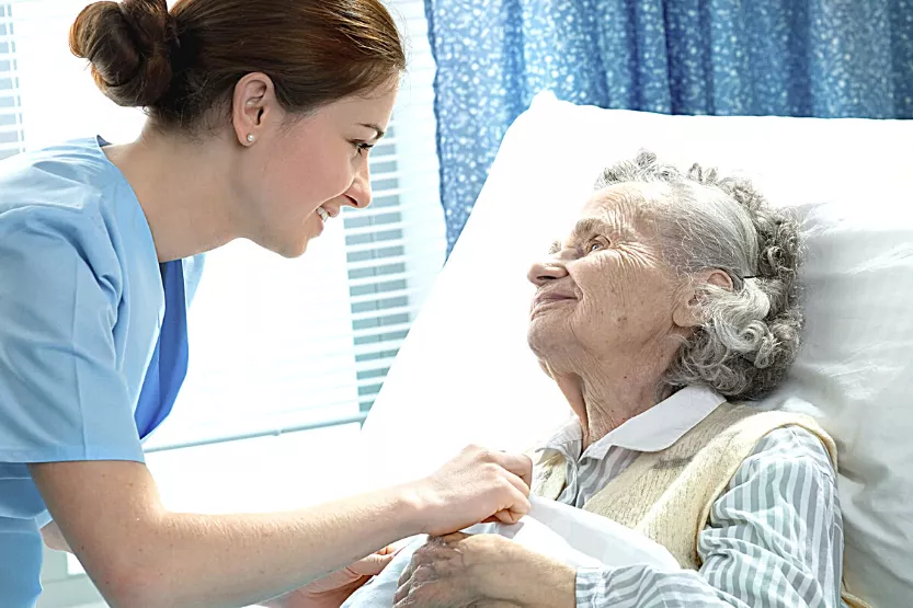 Подбор сиделки по уходу за больным после инсульта